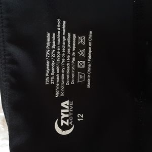 Zyia black leggings capri